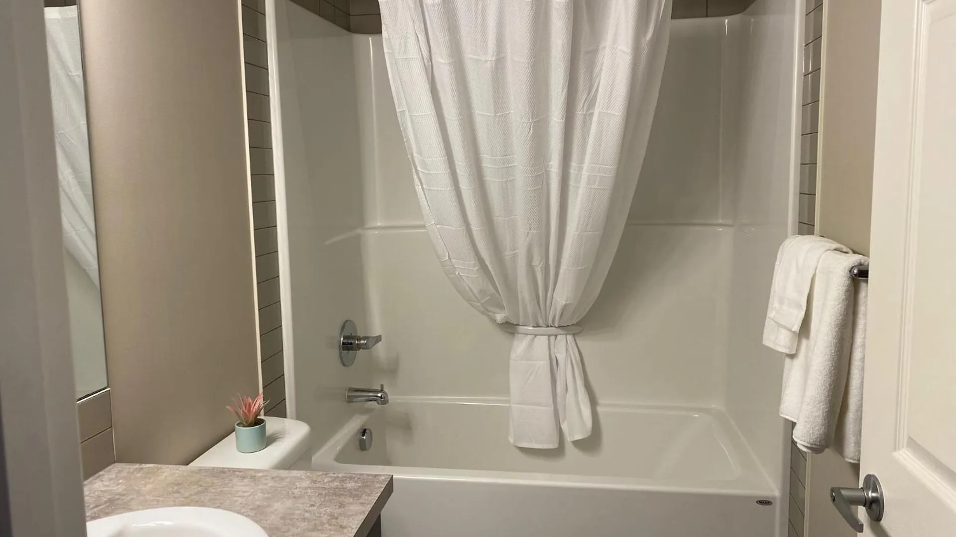 Mahogany'S Comfy Haven Apartment Calgary 0*,  Canada